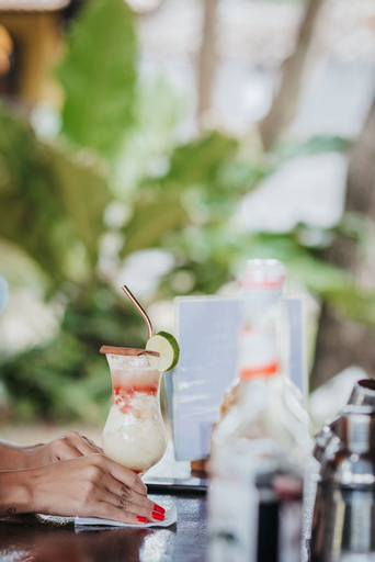 Food & Drinks 16