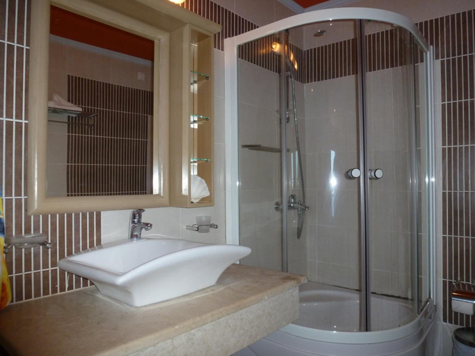 Bathroom 4, Hotel Plaza, South Aegean