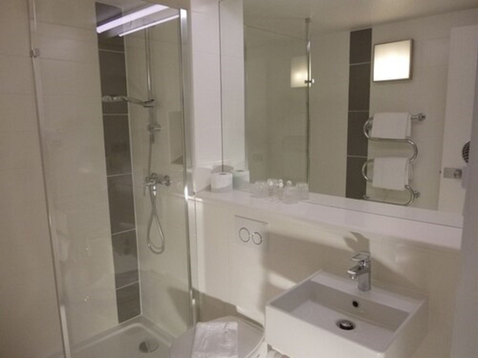 Bathroom 4, Hôtel Pavillon des Gâtines, Yvelines