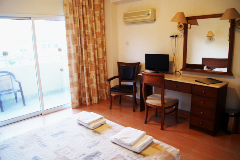 Bedroom 4, Moniatis Hotel