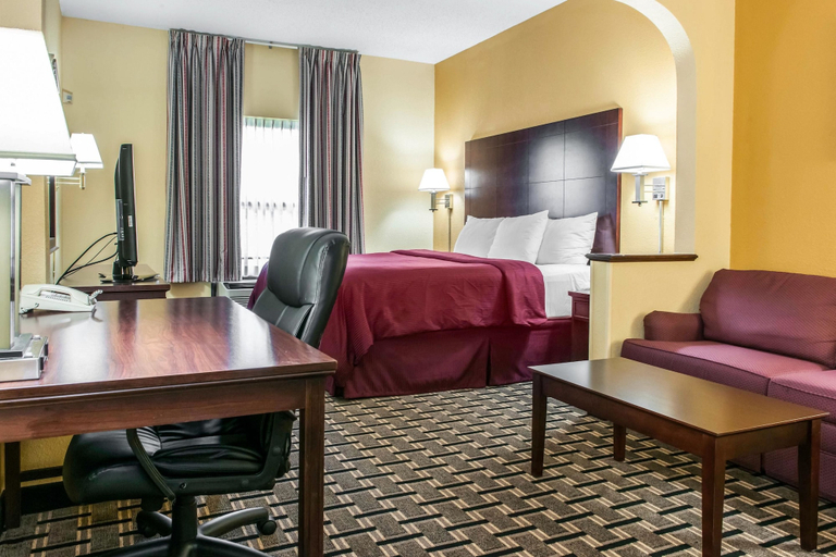Bedroom 4, Clarion Inn & Suites Indianapolis Northwest, Marion
