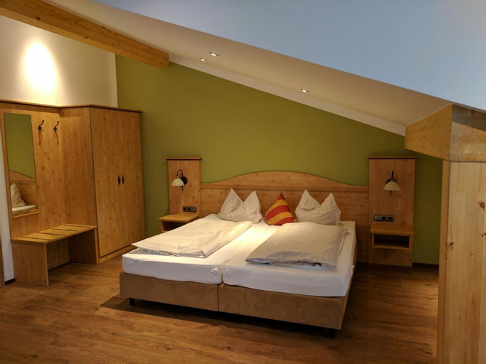 Bedroom 4, Gasthaus Weingast, Rosenheim