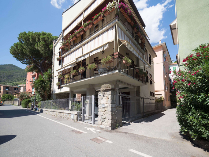 Exterior & Views 2, Il Giardino di Ada Ground Floor Studio with AC and Patio, La Spezia