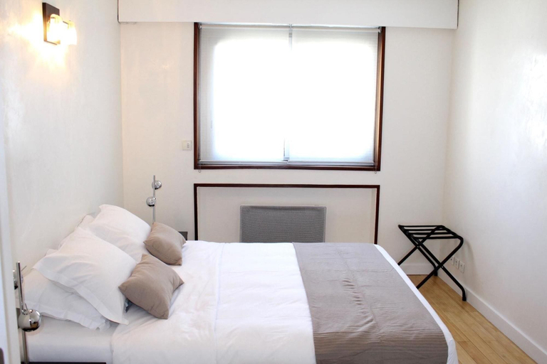 Bedroom 3, Short Stay Paris Apartments, Paris