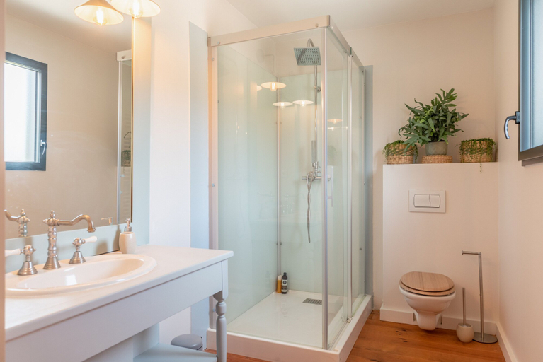 Bathroom 5, La Grange du Coulin, Landes