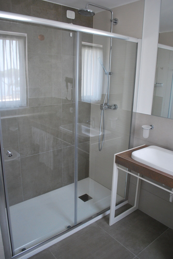 Bathroom 5, Hotel Europa, Verona