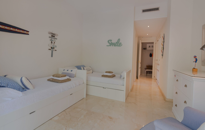 Bedroom 2, Super Front Line Location Apartment - Heated Pool, Málaga
