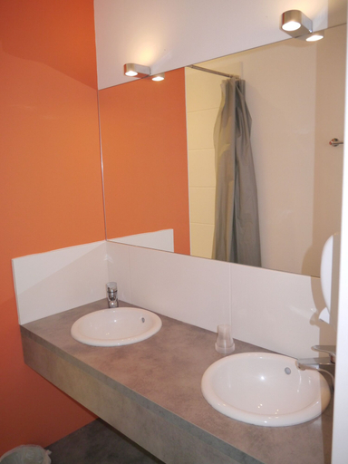 Bathroom 5, Hotel Ambassadeurs, Haute-Garonne