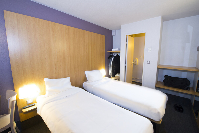 Bedroom 4, Kyriad Direct Poitiers - Gare du Futuroscope, Vienne