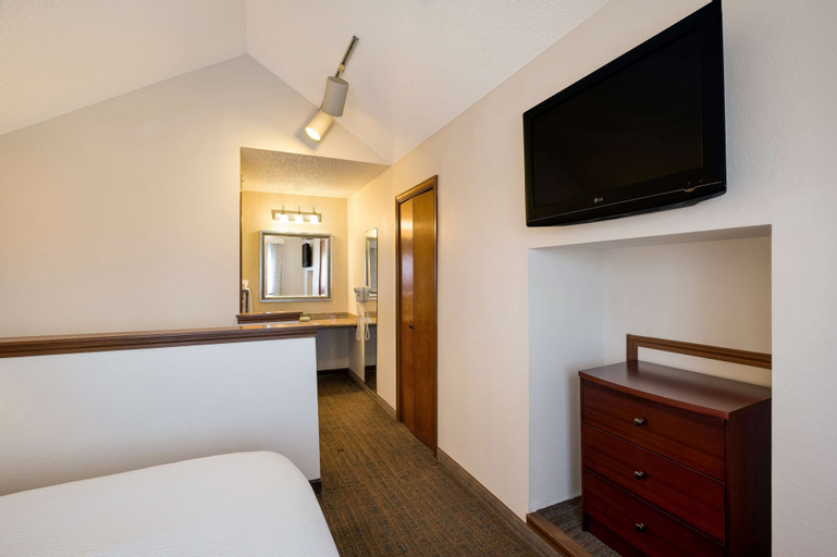 Bedroom 30