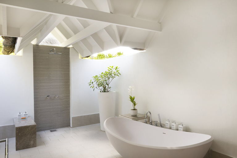 Bathroom 5, LUX* South Ari Atoll