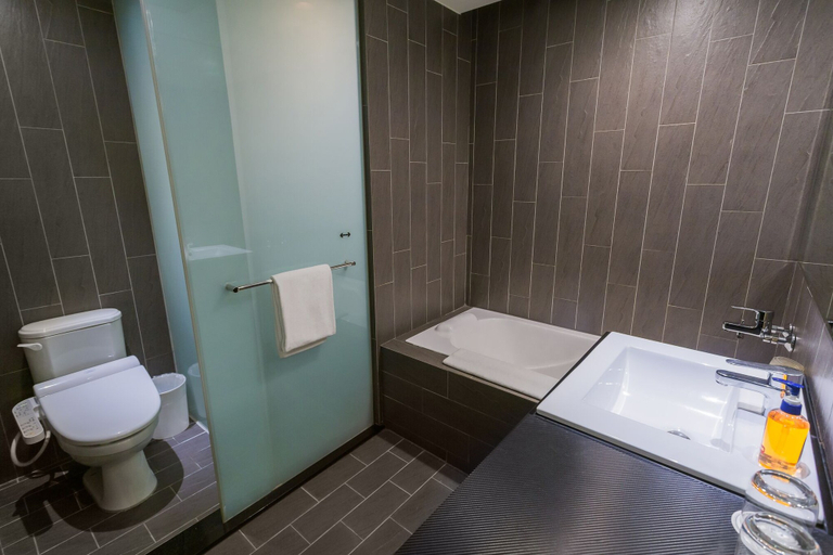 Bathroom 5, FX Hotel Taipei Nanjing East Road Branch, Taipei City