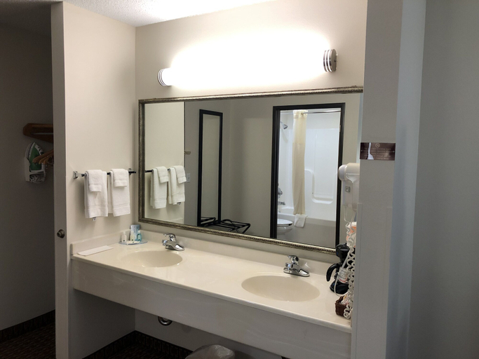 Bathroom 5, Quality Inn & Suites Sun Prairie Madison East, Dane