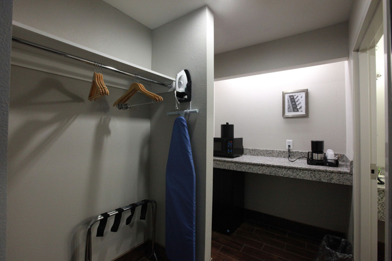 Bathroom 3, Lone Star Inn, Wharton