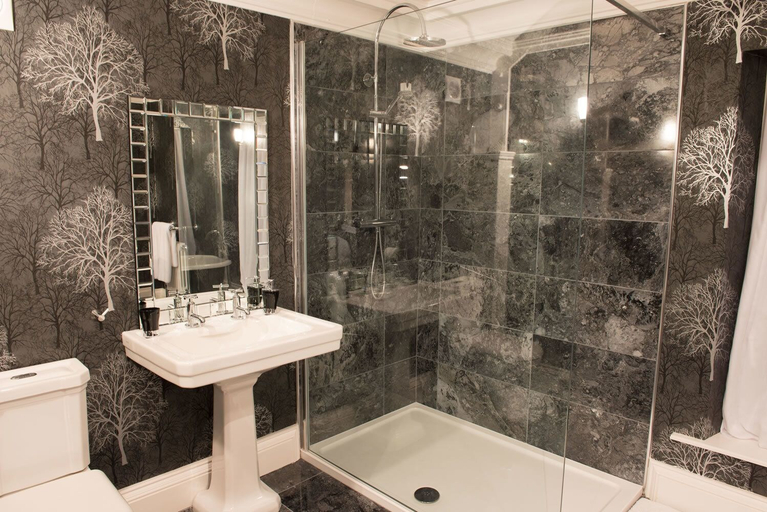 Bathroom 3, Bishopcleugh Guest House, Dumfries and Galloway