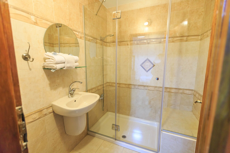 Bathroom 5, Hashimi Hotel, Jerusalem