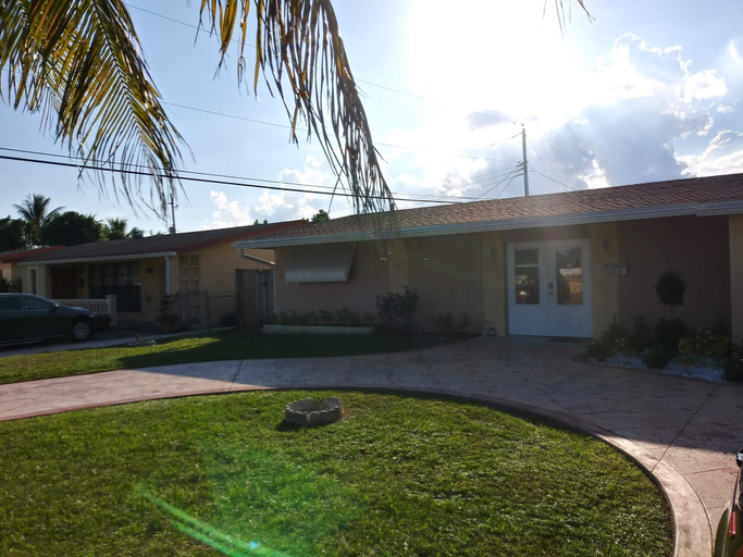 Others 5, Bon Soleil, Broward