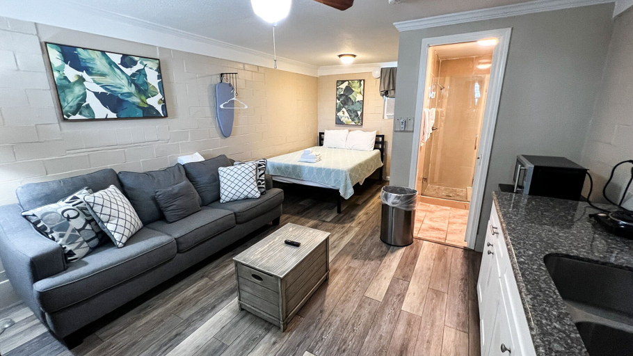Others 5, Coastal Cottage, Galveston