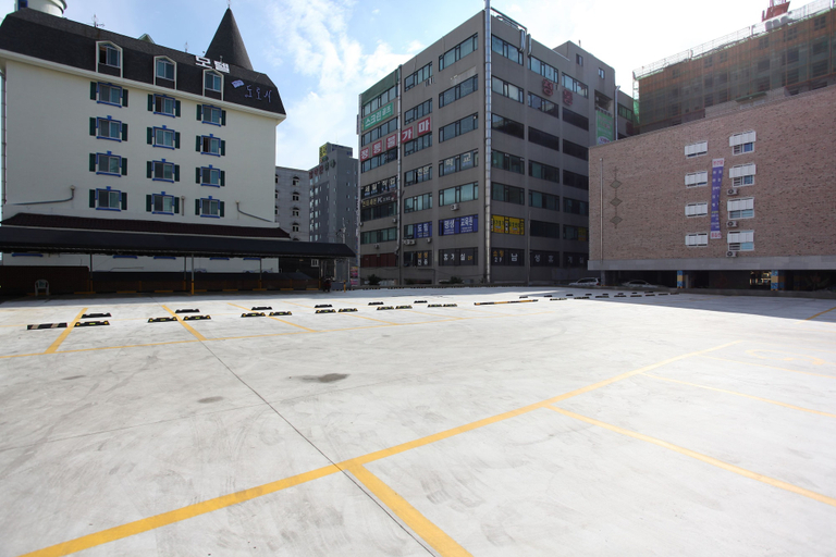 Exterior & Views 2, Cheonan K Hotel, Cheonan