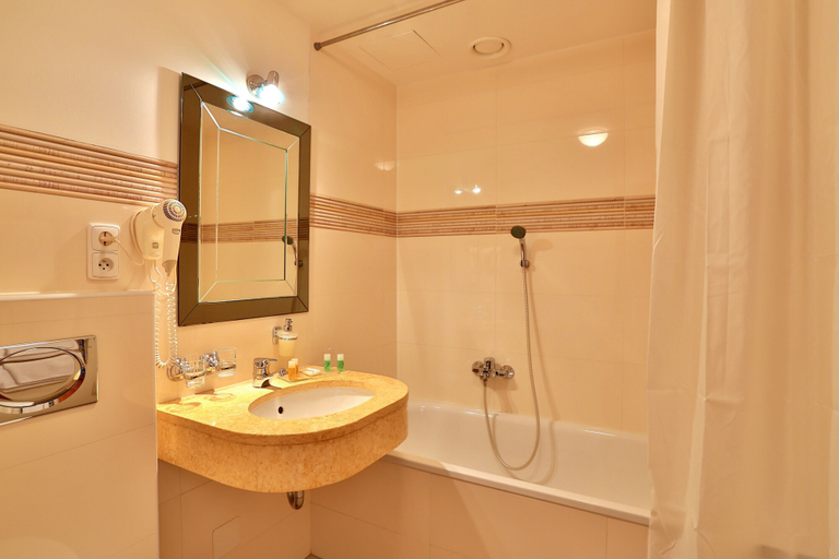 Bathroom 5, Hotel Ariston & Ariston Patio, Praha 1