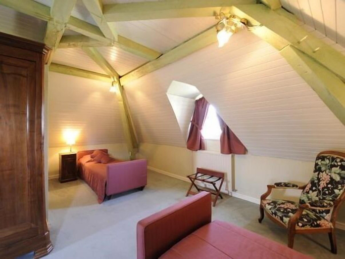Bedroom 2, La France - Gite Château, Gironde