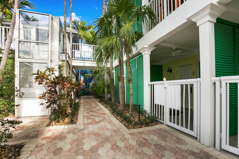 Exterior & Views 2, Almond Tree Inn Hotel - Adults Only, Monroe