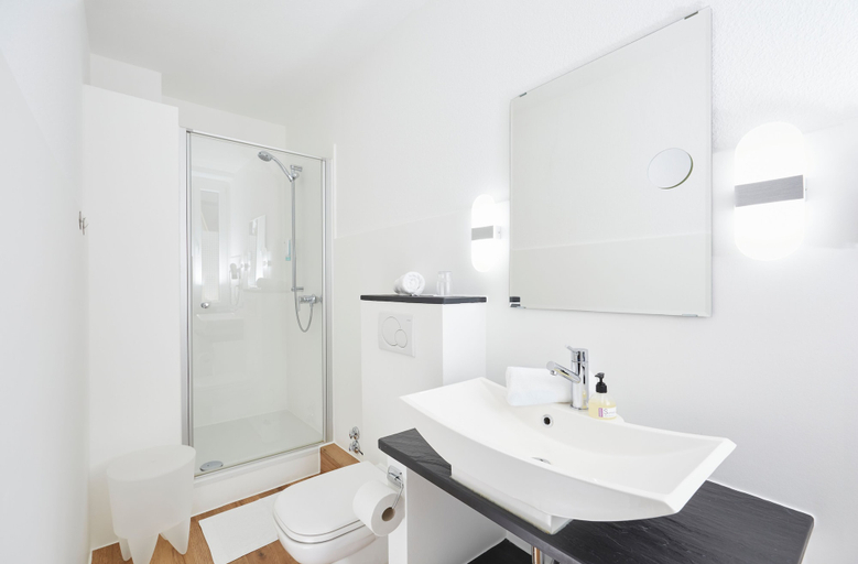 Bathroom 5, Villa Siegfried, Hof