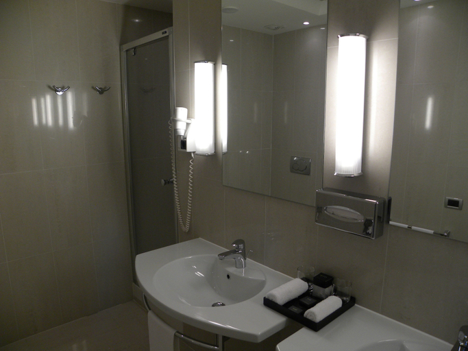 Bathroom 5, Palazzo Caracciolo Naples, Napoli