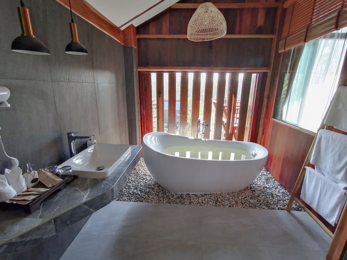 Bathroom 3, Pan's farm, Doi Saket