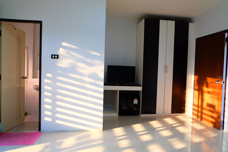 Bedroom 2, Golden Place Guesthouse, Mueang Kamphaeng Phet
