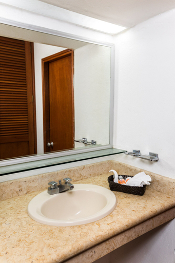 Bathroom 5, Margaritas Mazatlan, Mazatlán