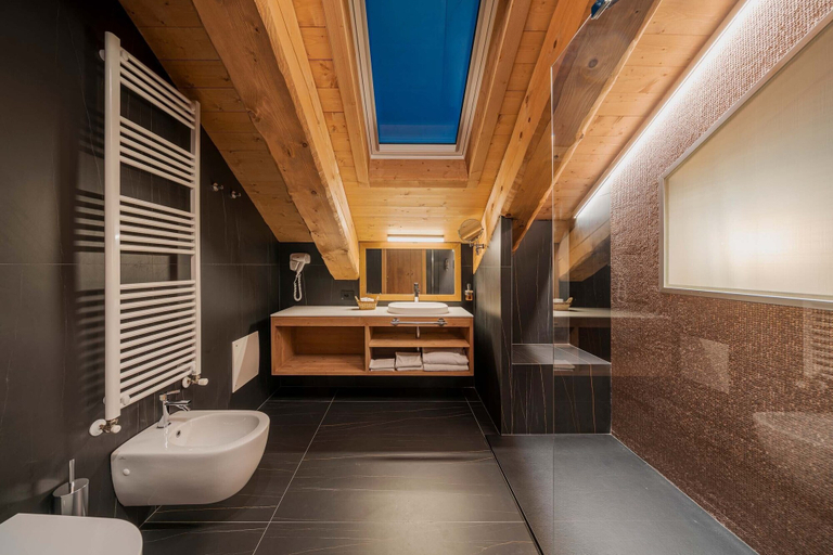 Bathroom 4, Hotel Royal, Belluno