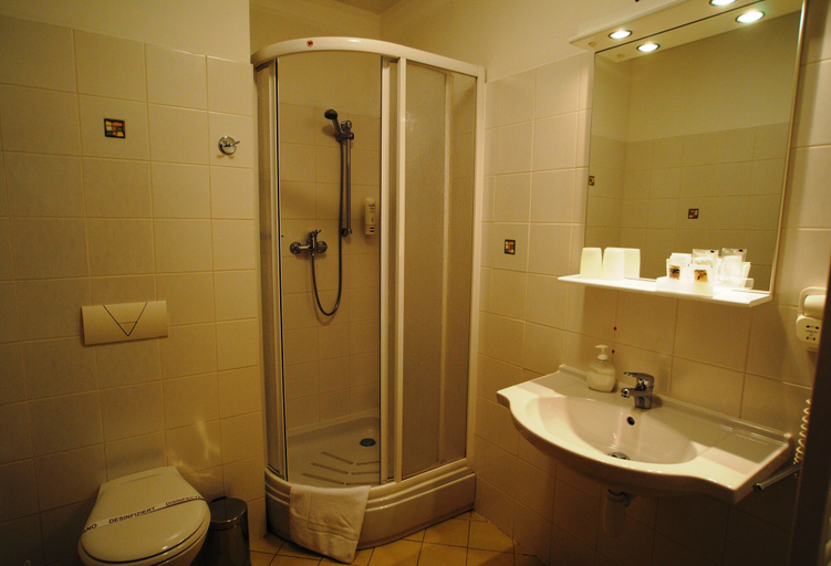 Bathroom 5, Hotel Augustus et Otto, Praha 5