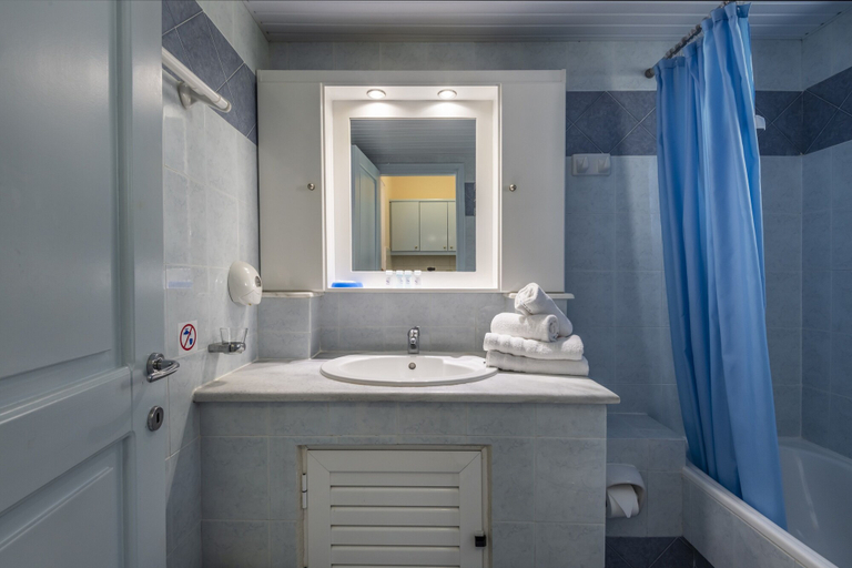 Bathroom 4, Kalimera Mare, South Aegean