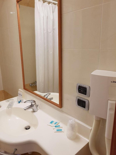 Bathroom 5, Park Hotel Mirabeau, Catanzaro