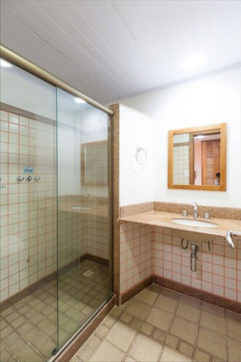 Bathroom 4, Samba Angra dos Reis, Angra dos Reis