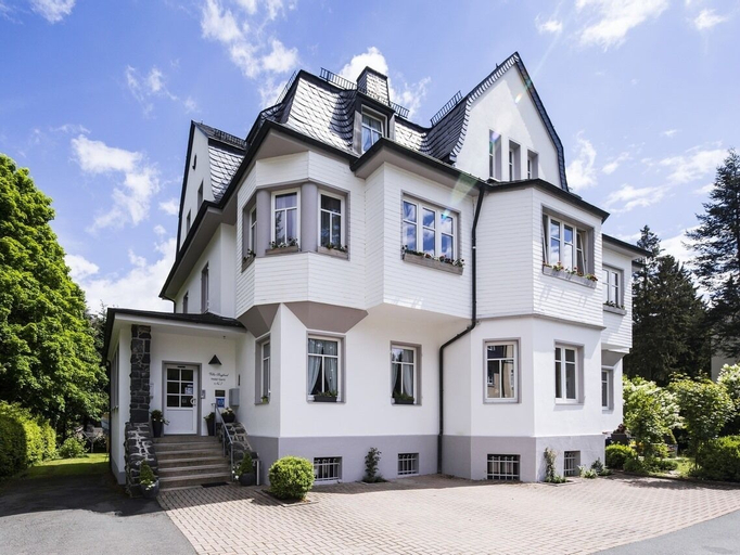 Villa Siegfried, Hof