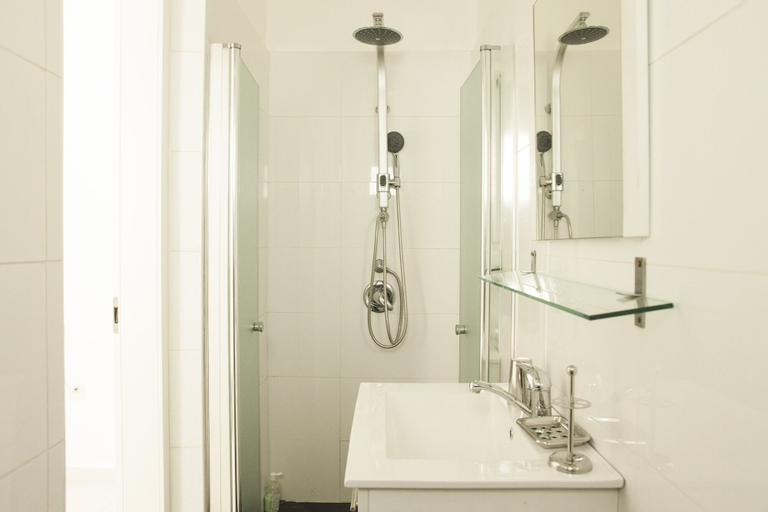 Bathroom 4, Kerem Hateiminim Apartments