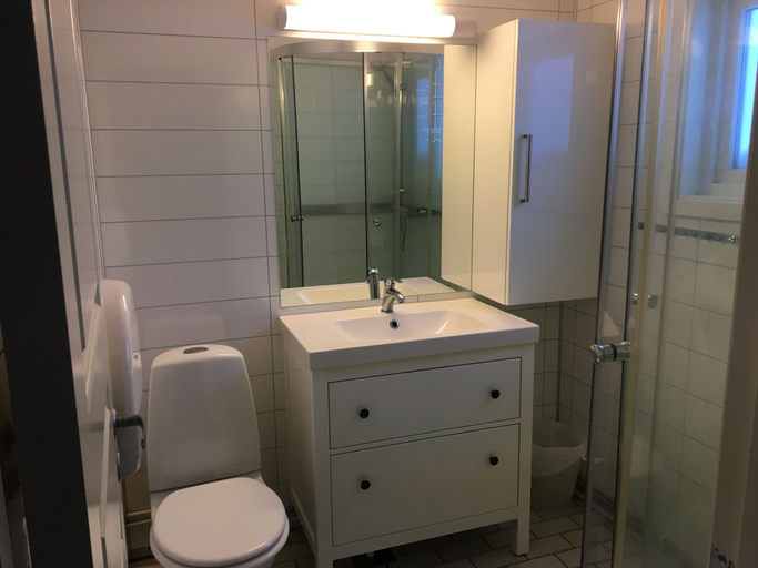Bathroom 3, Øen Turistsenter Cottages, Hol