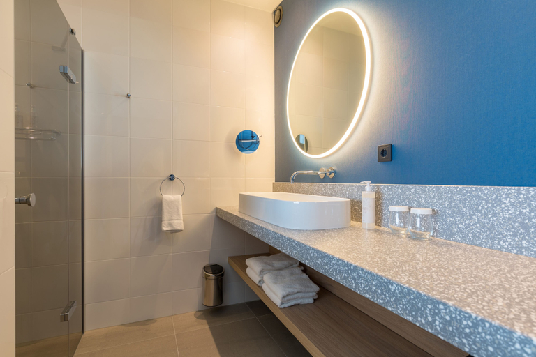 Bathroom 5, Van der Valk Hotel Venlo, Venlo