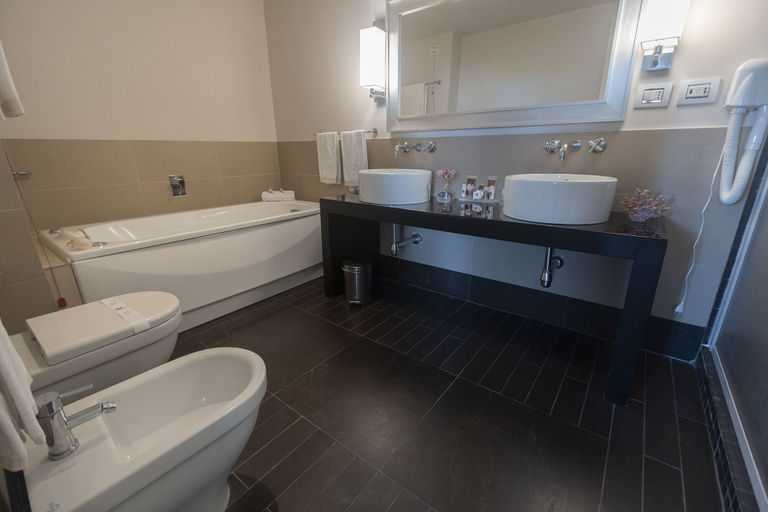 Bathroom 5, Grand Hotel Villa Itria, Catania