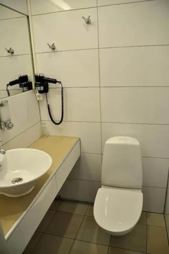 Bathroom 5, Ronneby Cityhotell, Ronneby