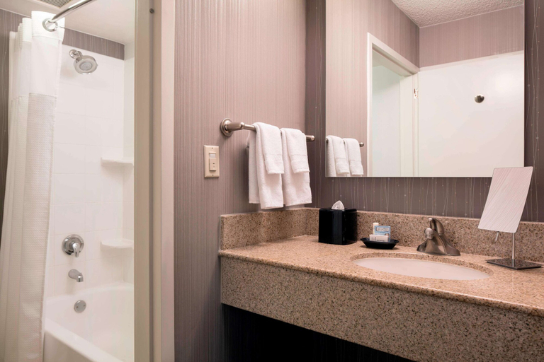 Bathroom 4, Sonesta Select Los Angeles Torrance South Bay, Los Angeles