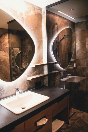 Bathroom 5, SOULSISTERS' Hotel 4 Sterne Superior, Zell am See