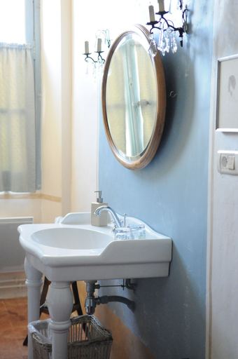 Bathroom 5, Domaine Du Buc, Le Chateau, Tarn
