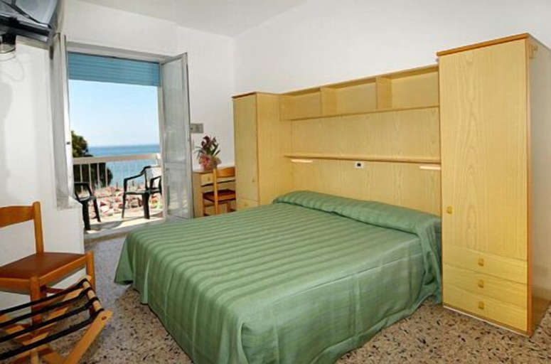 Bedroom 3, Hotel Anita, Imperia