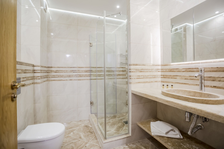 Bathroom 3, Gardenia Beach Palace Aparthotel, Pomorie