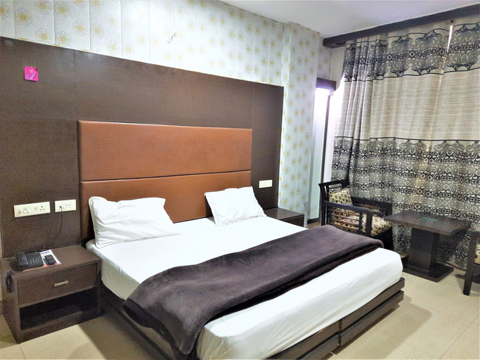 Bedroom 3, Hotel Sunshine Park, Gautam Buddha Nagar