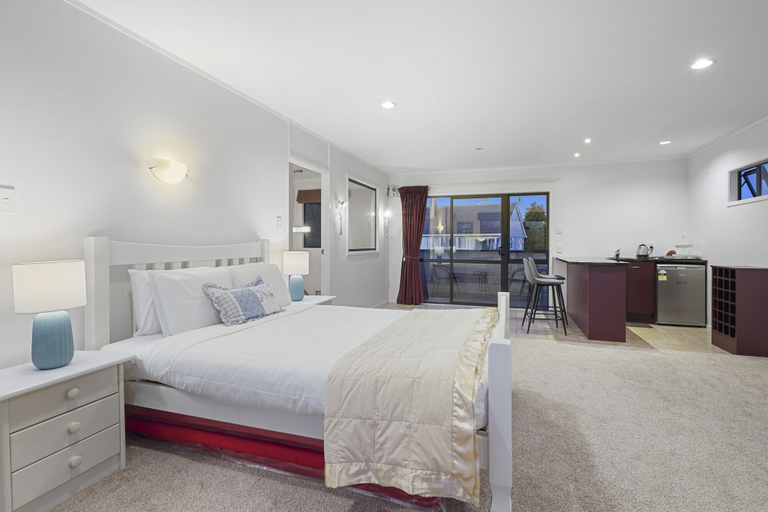 Bedroom 3, Spacious Family Home - Backyard-Mt-Views, Waitakere