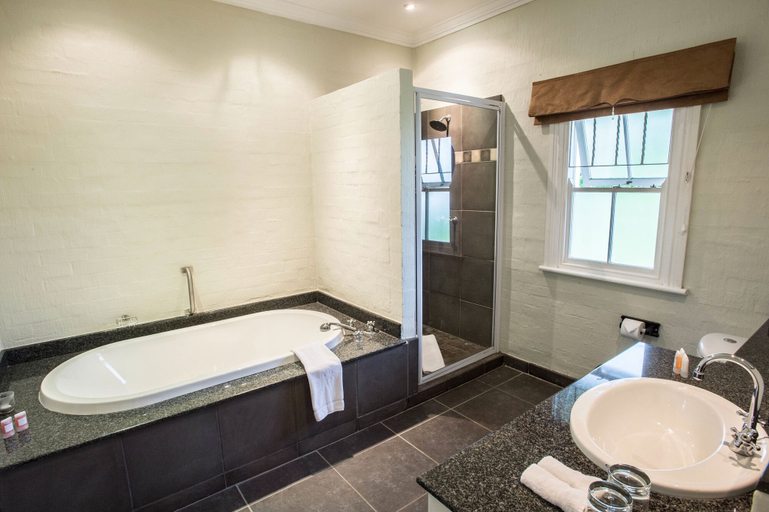 Bathroom 4, Fordoun Hotel & Spa, Umgungundlovu